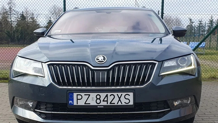 Skoda Superb cena 47000 przebieg: 256000, rok produkcji 2017 z Poznań małe 92